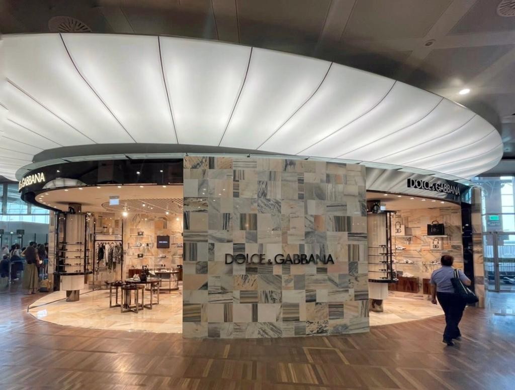 20partners PHOTO-2022-08-13-12-46-25 Dolce & Gabbana delivers a true travel retail luxury experience with new Venice Airport store Uncategorized  travel retail luxury  