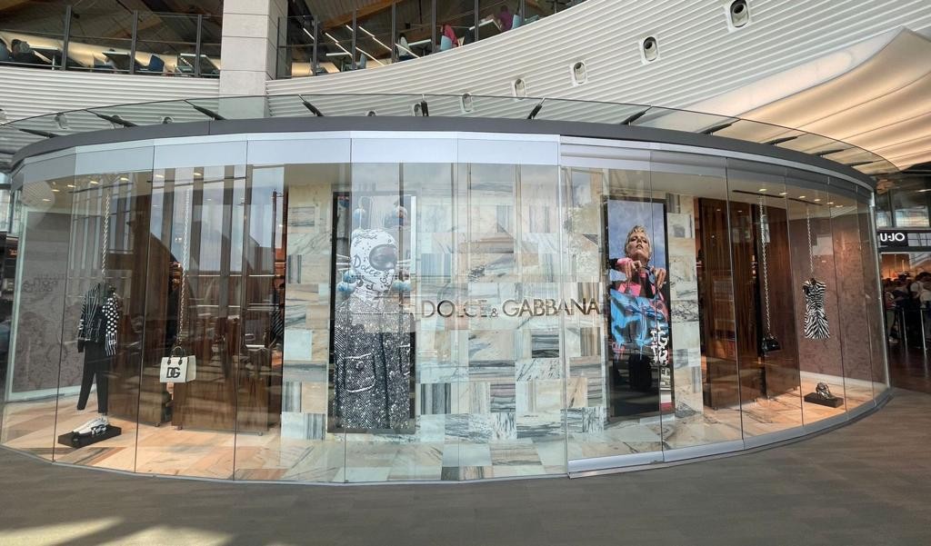 20partners PHOTO-2022-08-13-14-50-17-2 Dolce & Gabbana delivers a true travel retail luxury experience with new Venice Airport store Uncategorized  travel retail luxury  