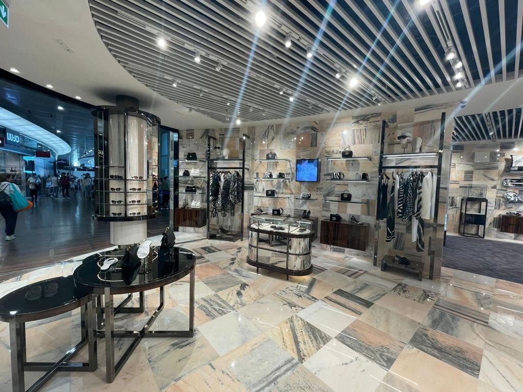 20partners PHOTO-2022-08-13-14-50-18-2 Dolce & Gabbana delivers a true travel retail luxury experience with new Venice Airport store Journal  travel retail luxury 
