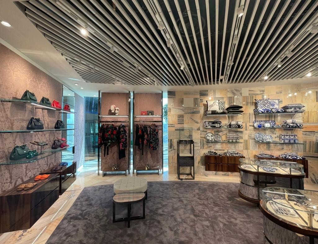 20partners PHOTO-2022-08-13-14-50-19-2 Dolce & Gabbana delivers a true travel retail luxury experience with new Venice Airport store Uncategorized  travel retail luxury  